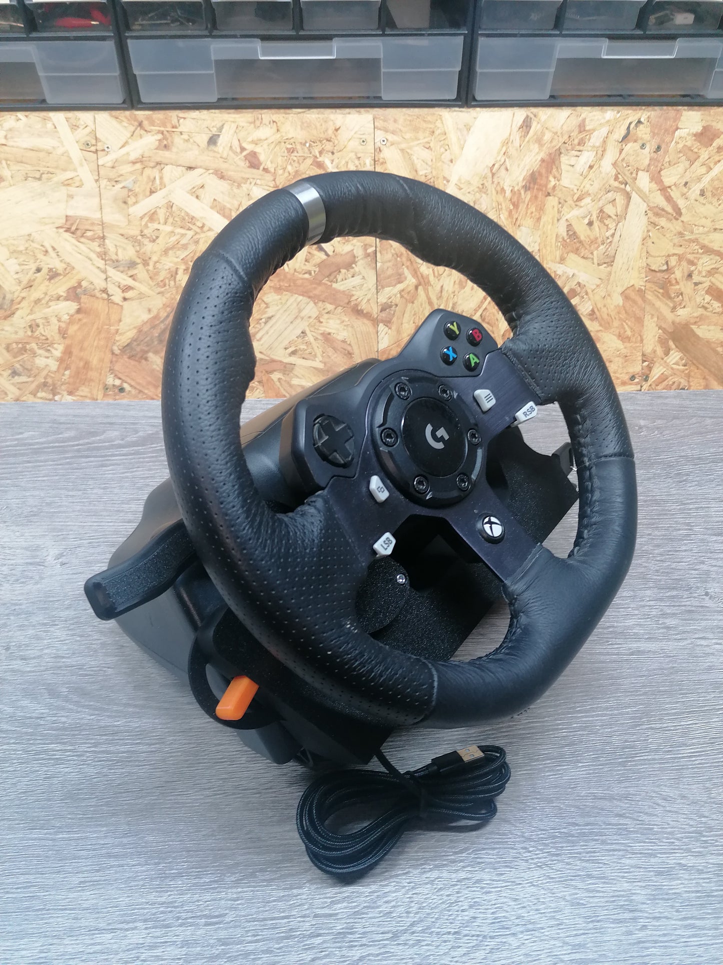 BIld des DirectionControl Kits montiert am Logitech Lenkrad - ansicht links